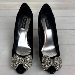 White House Black Market RUMOR Crystal Heels 7
